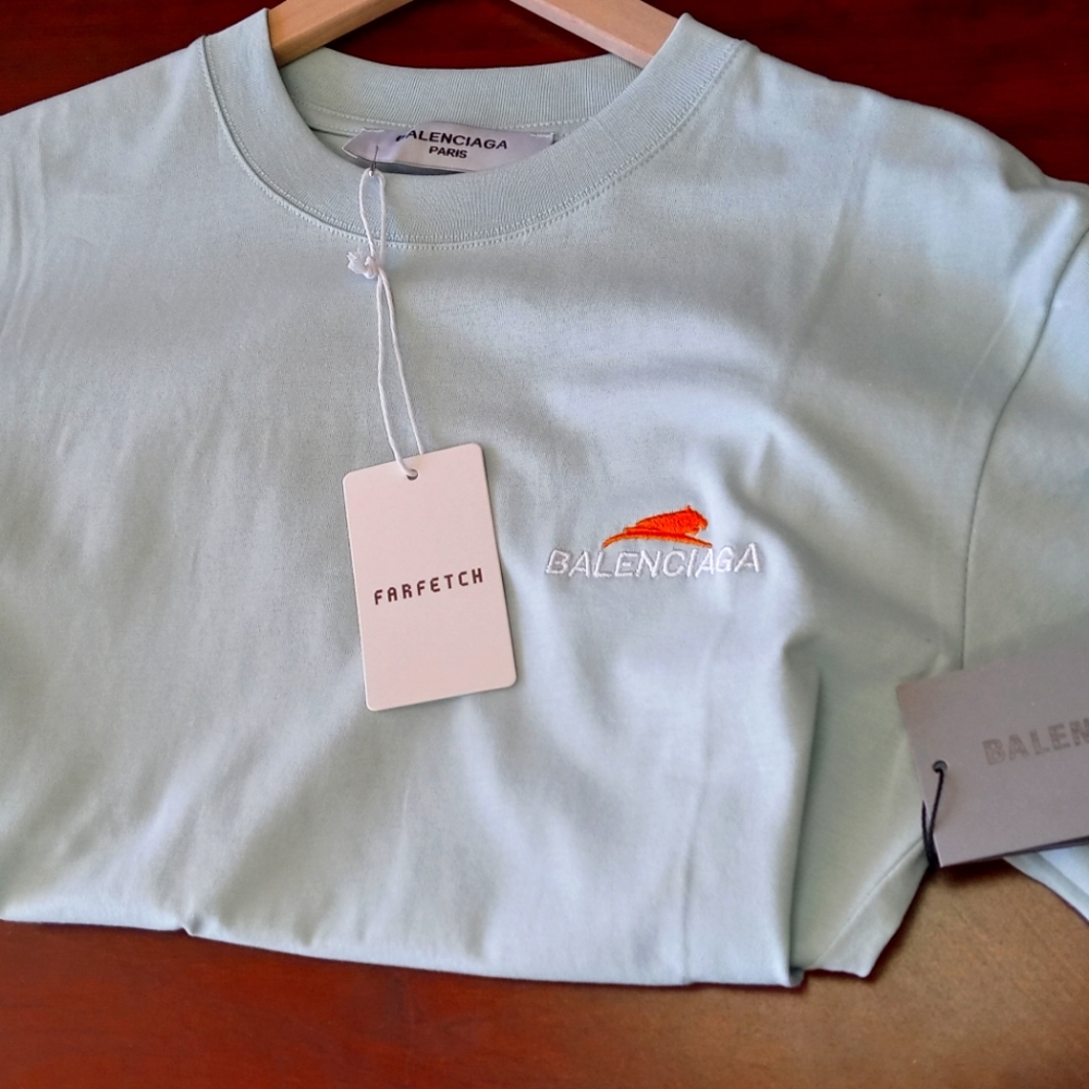 SOLD🎉🎉🎉Balenciaga Tshirt Unisex Size S